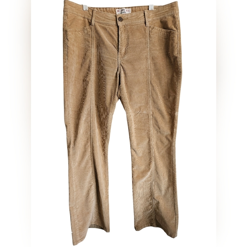 Womens Levi's Strauss corduroy miss size 16.